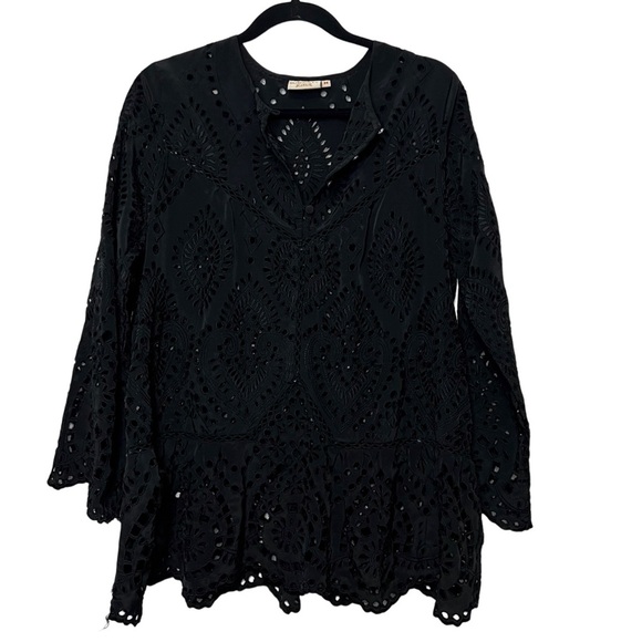 Rungolee Eyelet Black Lace Top Size M - Picture 2 of 4